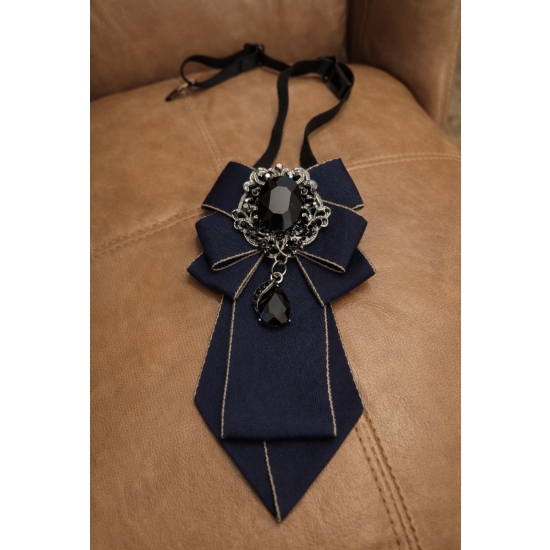 Broszka z regulowaną gumką – elegancki dodatek w biżuteryjnym stylu.